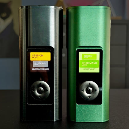Arizer Solo 3 Version 2.0 in Sea of Green colourway with reversed white OLED screen on display