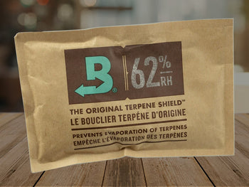 boveda humidity packs size 67 62% on desk background