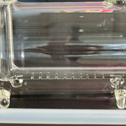 Close-Up of Pass-Through Adapter – Detailed view of the 10mm side joint with the glass stopper inserted, showcasing the innovative design.
