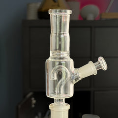 Close-up of glass screen inside The Everything Bowl, showcasing the dry herb catcher function for cleaner vaporizer sessions.