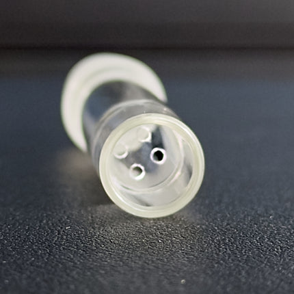 Close-up of bowl and built-in glass screen on 14mm water pipe adapter