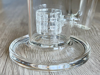high airflow percolator and wide base of elephant pipe